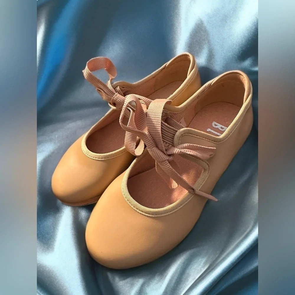 NEW Girl's Annie Tyette Dance Shoe Size Little Girl 8.5 Beige